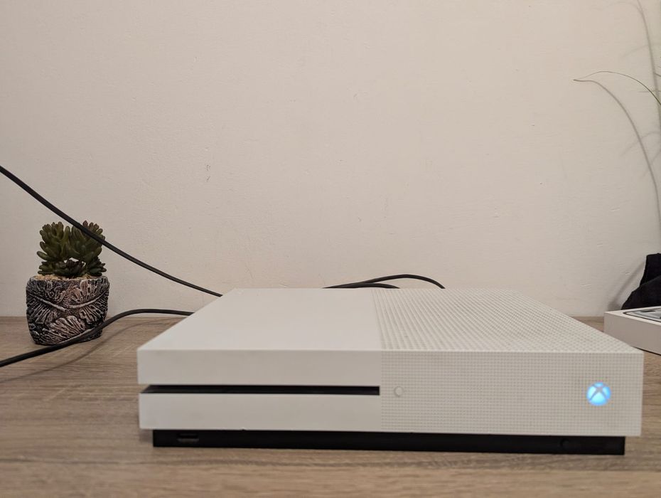 Xbox One S 1tb ca nou