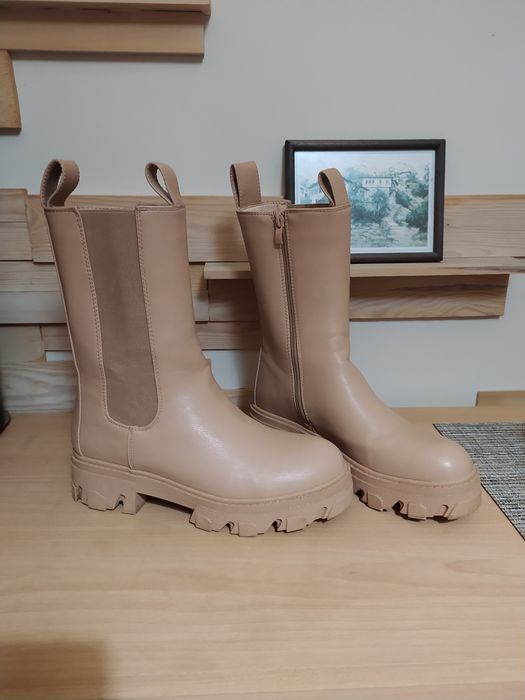 Trussardi и бежови боти