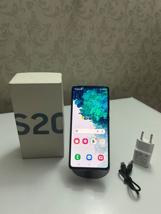 Телефон Samsung S20FE