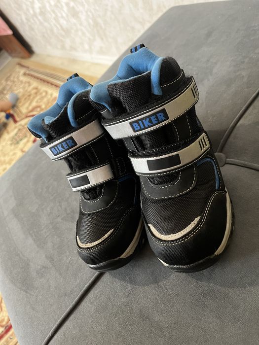 Отдам даром детскую обувь и одежду