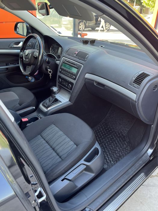 Шкода Октавия 1.8