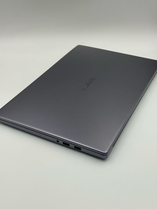 Ноутбук Huawei.