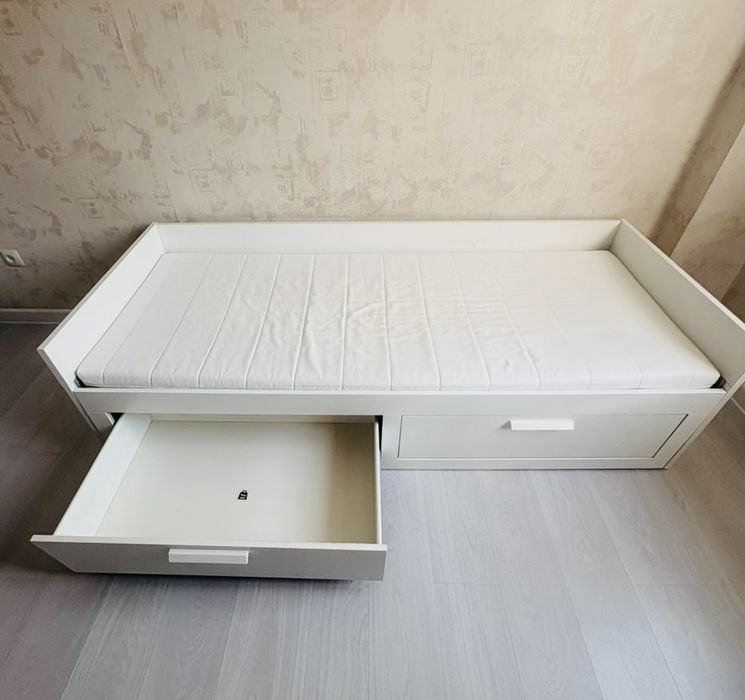 Кровать IKEA Бримнэс