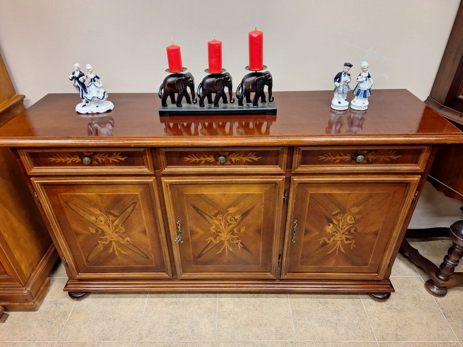 Луксозен комод, скрин, шкаф с богата Интарзия