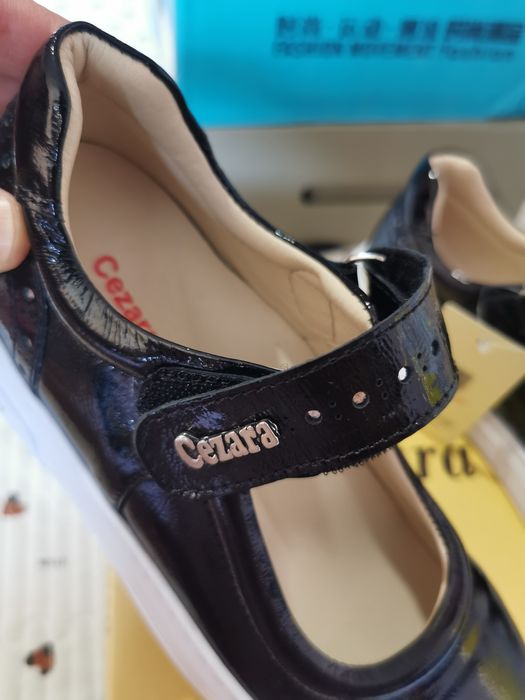 Срочно продам школьные туфли на девочку