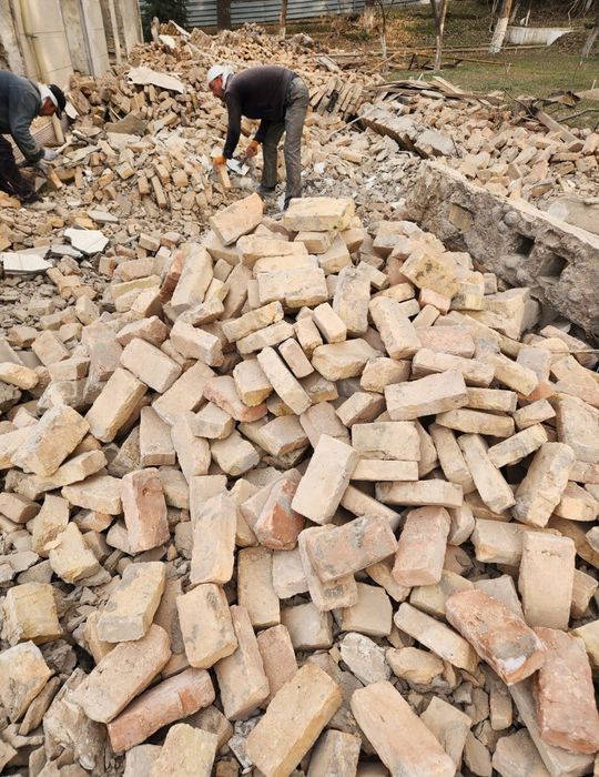 Gisht B/u Sotiladi juda yaxshi xolatda Buxoro shahar bepul dastafkasi