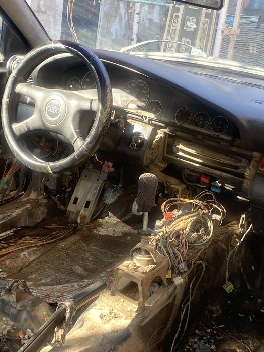 Продам ауди уневерсал с4 2.8