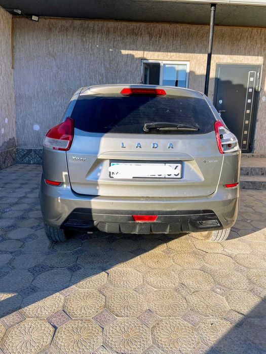 Машина lada x - ray