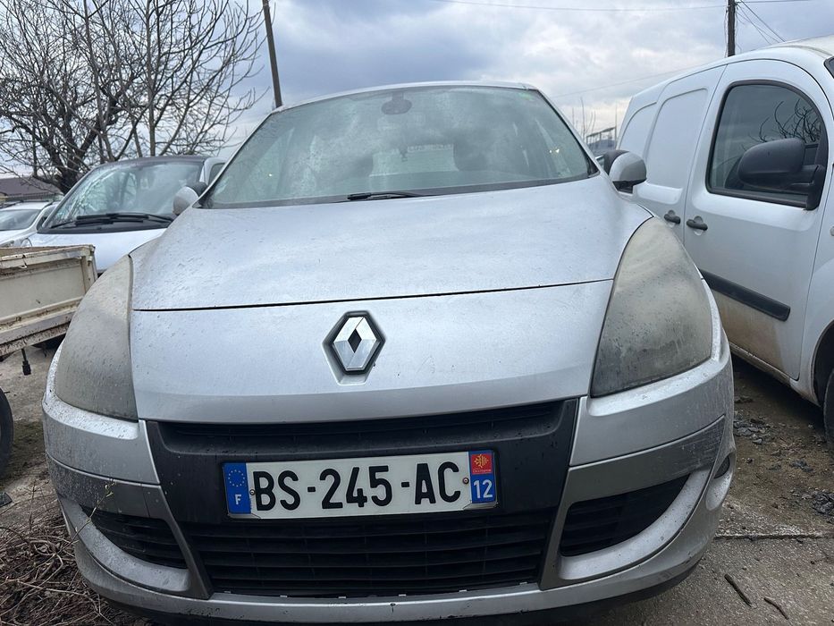 Dezmembrez Renault Scenic