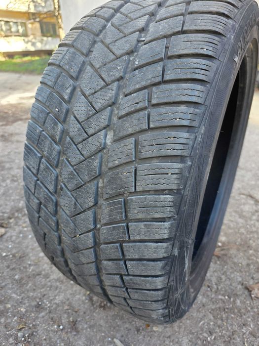 Гуми VREDESTEIN 275 40 19 2бр