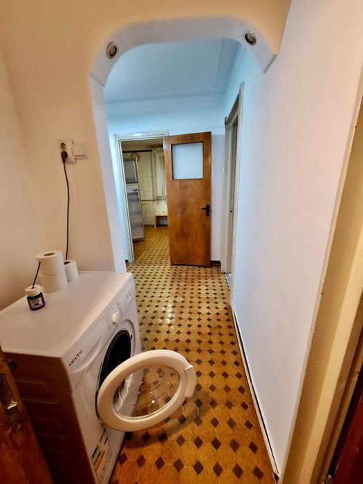 Inchiriere apartament cu 3 camere sector 4