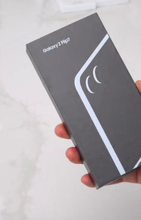 Samsung Z Flip 7 nou rosu