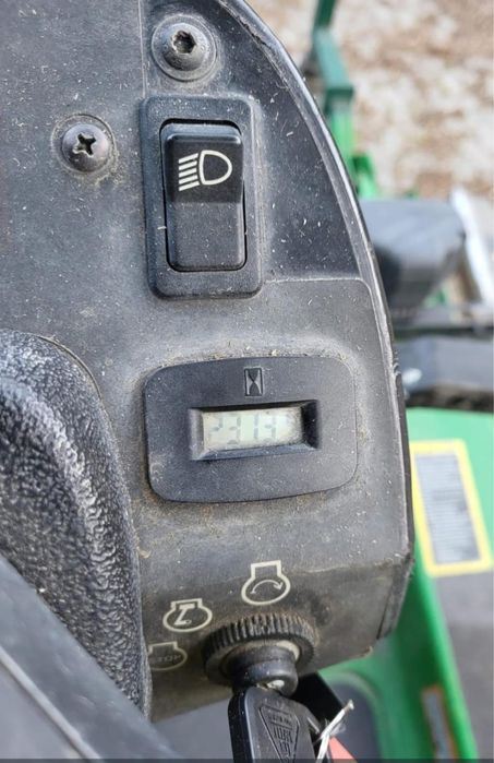 Masina tuns iarba sau gazon john deere