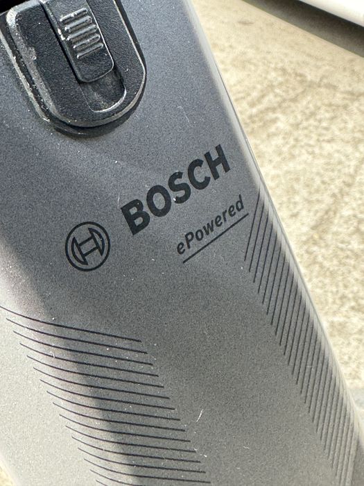 Bicicleta electrica cu motor si baterie Bosch