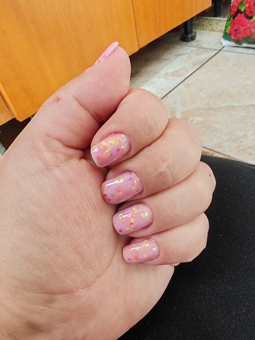 Servicii de manichiura la preturi accesibile