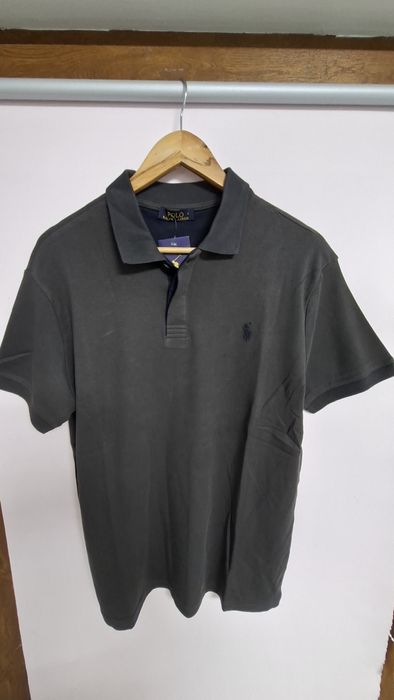 Tricouri de  barbati diferite marimi,modele si culori