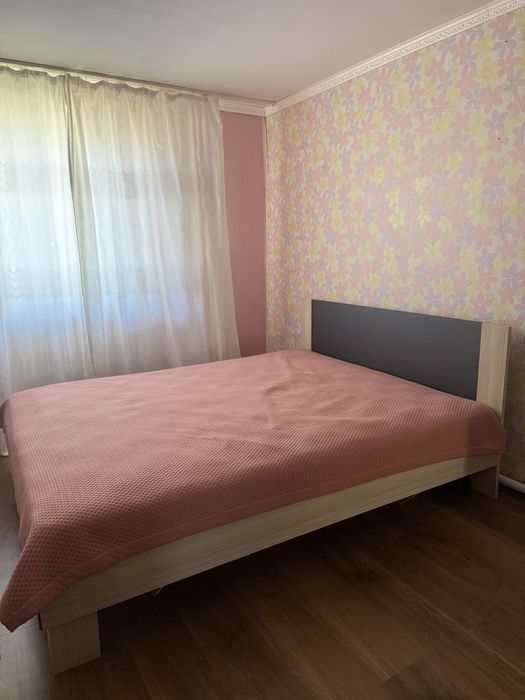 Кровать двухспальная и матрас