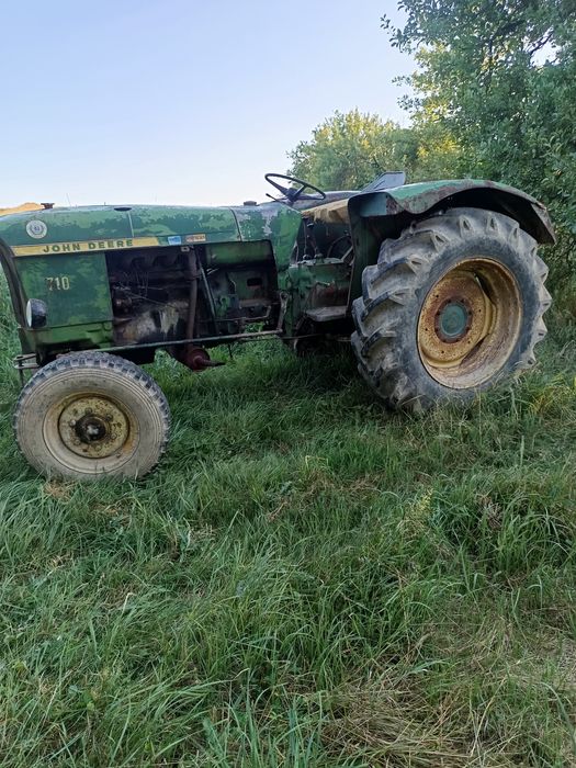 Tractor John Deere 710