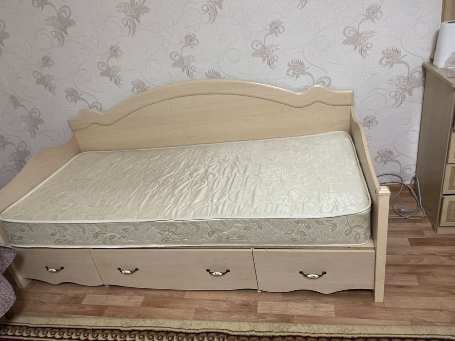 Кровать подростковая