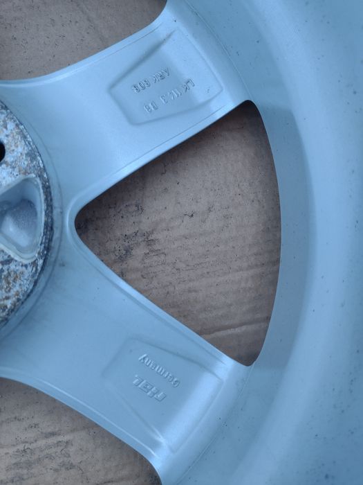 Почти нови Rial 18-5x114.3 ET45 8j Hyundai Santa Fe