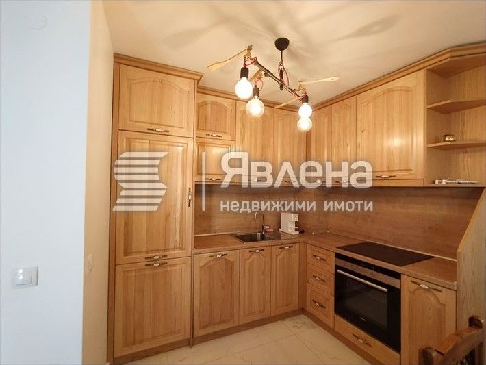 Дава се под наем Тристаен апартамент в Благоевград, Идеален център - 76 кв.м за 665 € - Снимка #2