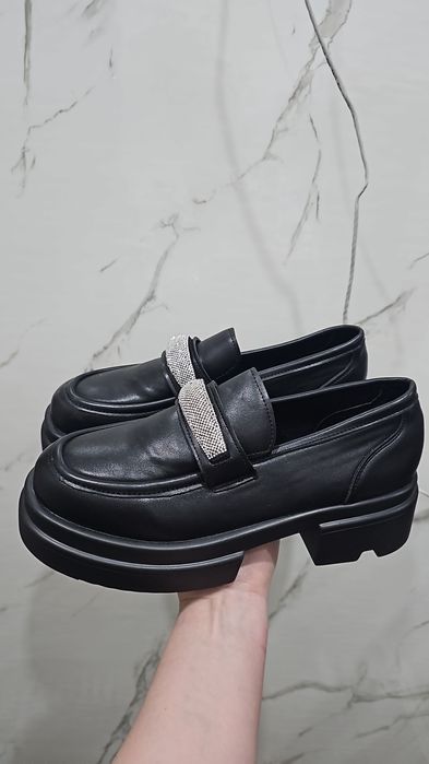 Продам новую обувь