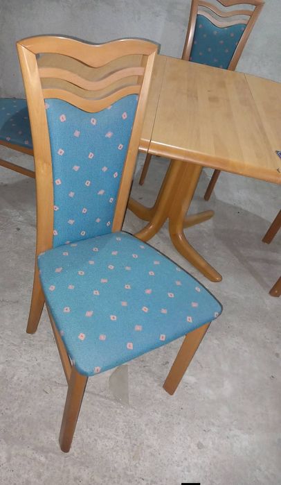 Комплект масивна разтегателна маса- Автомат с 4 стола.
Внос.

Размери-