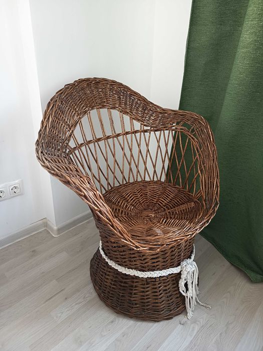 Scaun impletit din rachita