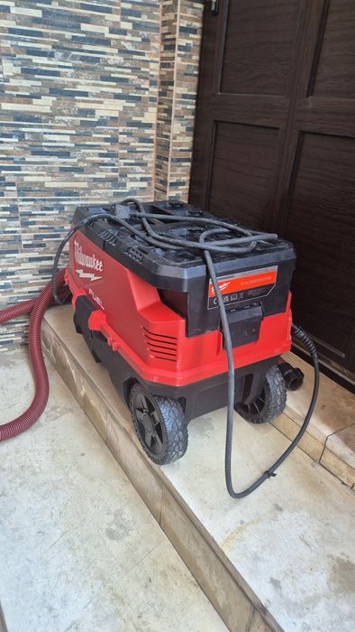 Прахосмукачка Milwaukee M18 ONEF2VC34M