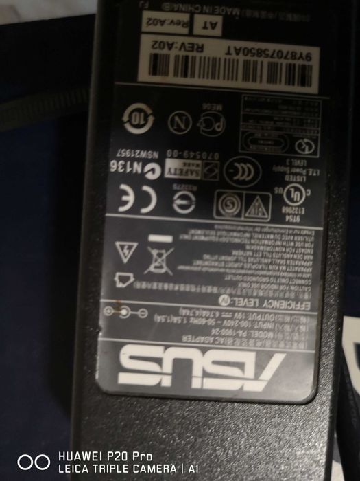 Продавам няколко зарядни за лаптоп