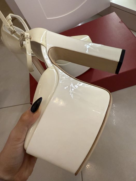 Налични дамски обувки на висок ток Valentino 37 размер