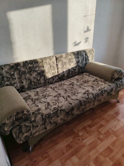 Отдам даром диваны