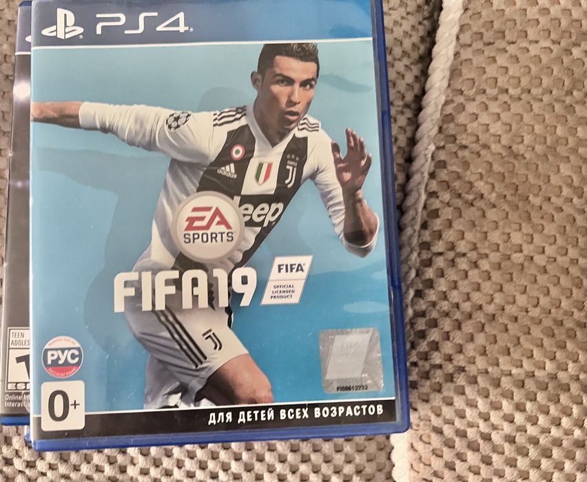 Sony PlayStation 4 продам с играми