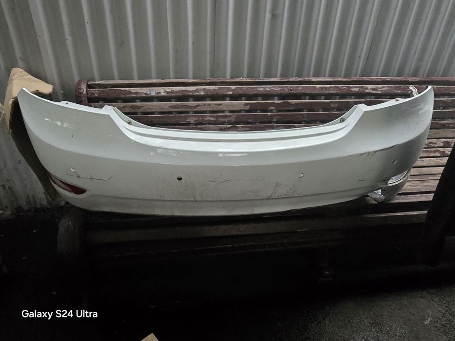 Продам бампер. И светоотражатели.