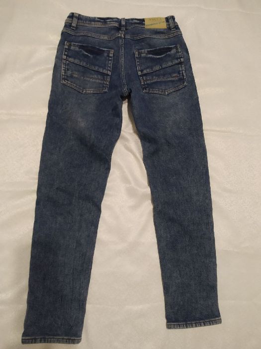 Продам джинсы детские