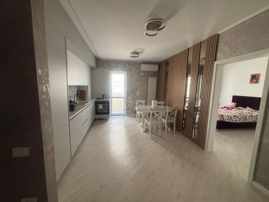 Apartament de vânzare 3 camere decomandat