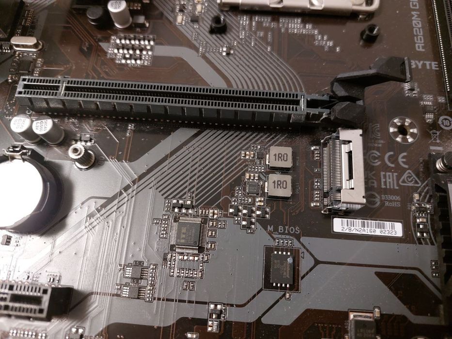 материнская  плата Gigabyte A620m.