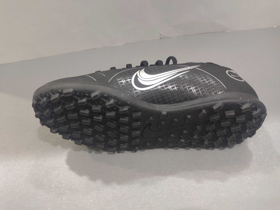 Nike N36,37,5,38,5.Детски футболни стоножки.Нови.Оригинал.