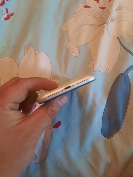 Продам айфон  iPhone 11 64 гб