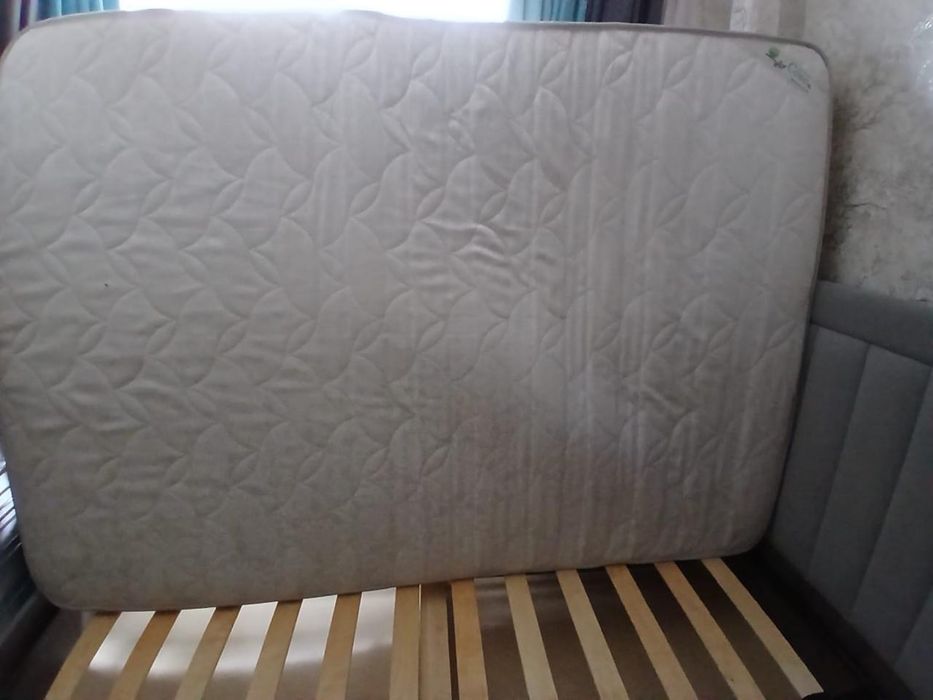 Продам кровать с матрасом