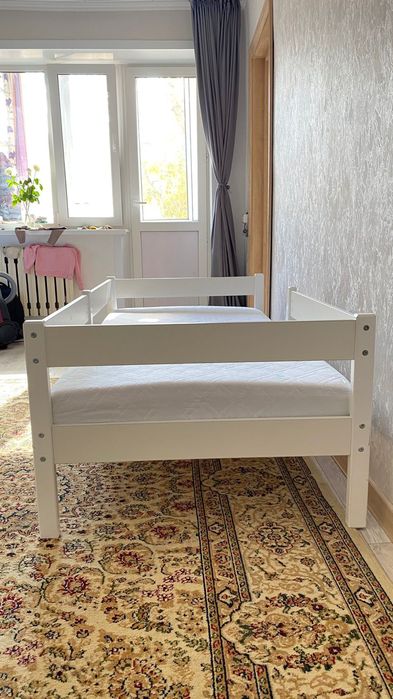 Детская кровать с матрасом 160*80