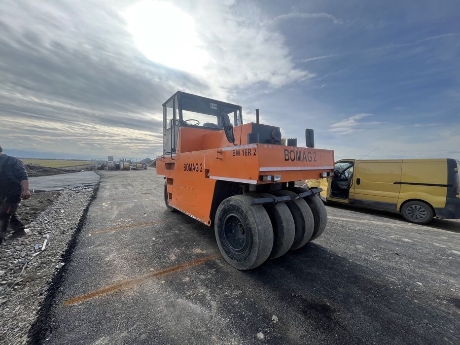 Inchiriez cilindru compactor pneuri