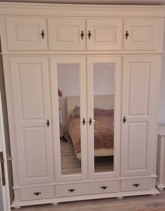 Dulap suprainaltat cu oglinda Seby, 4 + 4 usi + 3 sertare, lemn masiv