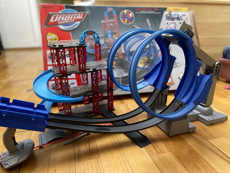Игрушечный автотрек