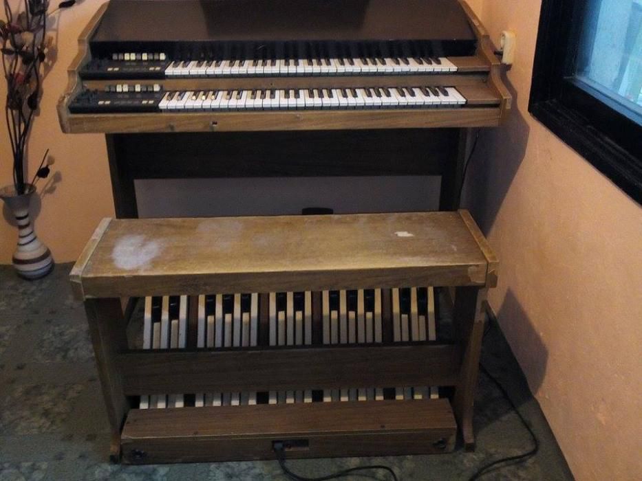 Електронен орган KORG