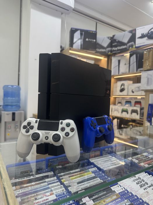 Playstation 4 fat 2 джостика с играми