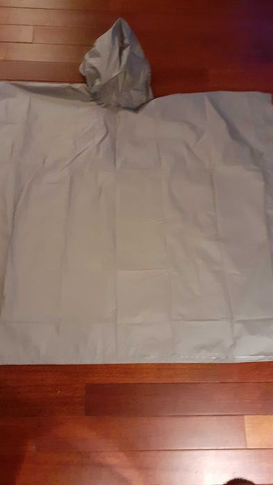 дъждобран сив качествен в чантичка