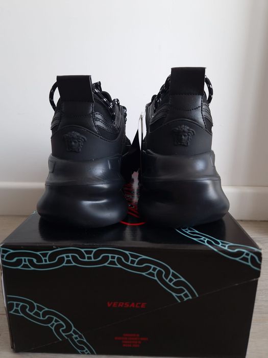 Ver.sace Chain Reaction - Negri - Marimea 41 - Cadoul Ideal - Urgent