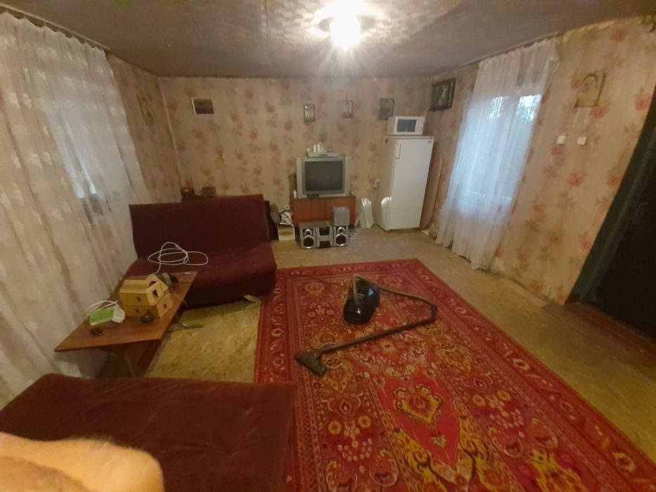 Продаётся дача. Зимняя.