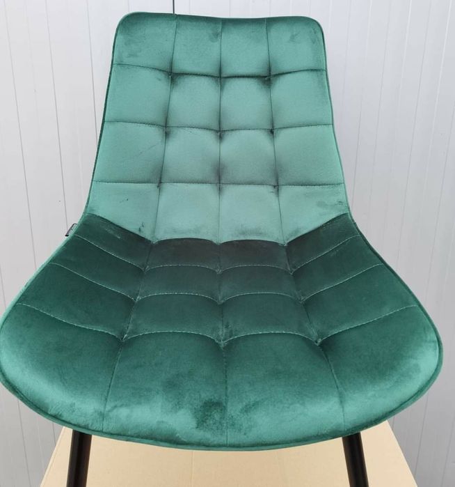 Scaune dining, tapițate și picioare metalice